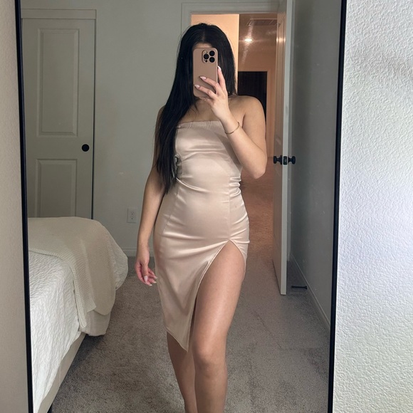 White Fox Boutique Dresses & Skirts - WHITE FOX BOUTIQUE Midi Satin Slit Dress Blush Size XS